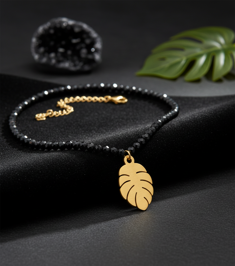 Foliage Charm Necklace - Black Spinel
