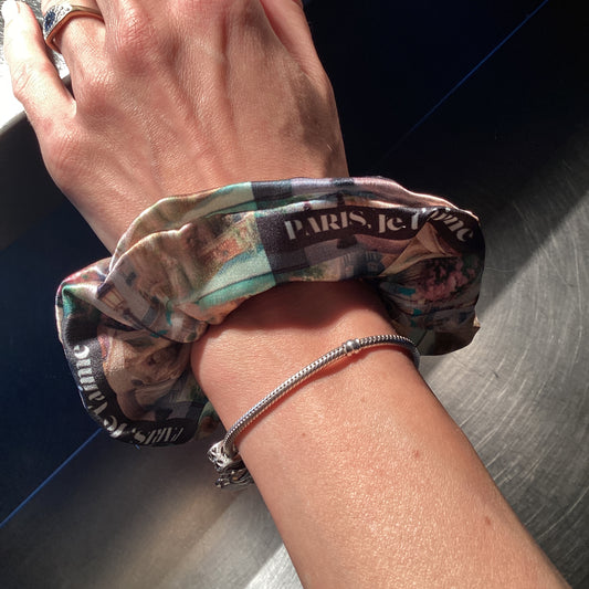 Paris Je t'Aime silk scrunchie by Auraété